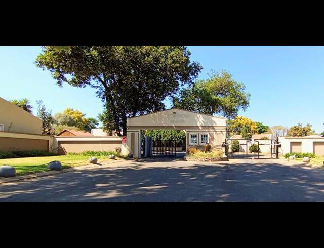 4 BEDROOM HOUSE FOR SALE IN DOUGLASDALE